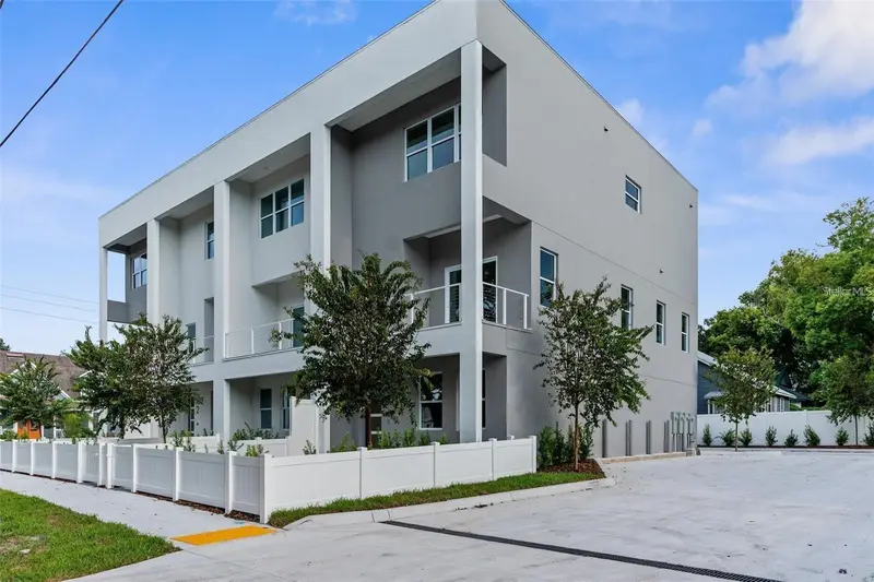 102 W Adalee St #3, FL