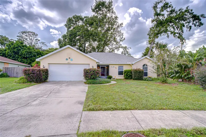 6911 Oakcrest Way, FL