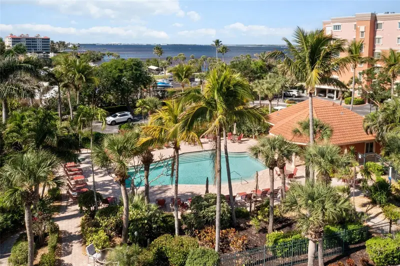 14815 Laguna Dr #702, FL