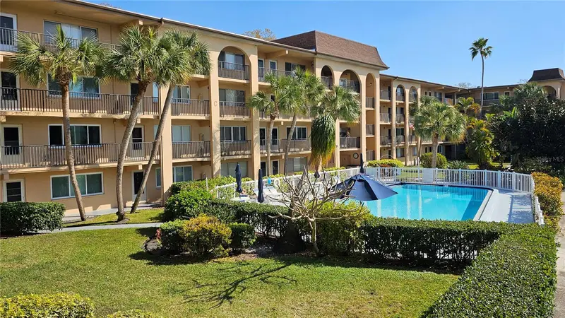 2525 W Bay Dr #B24, FL
