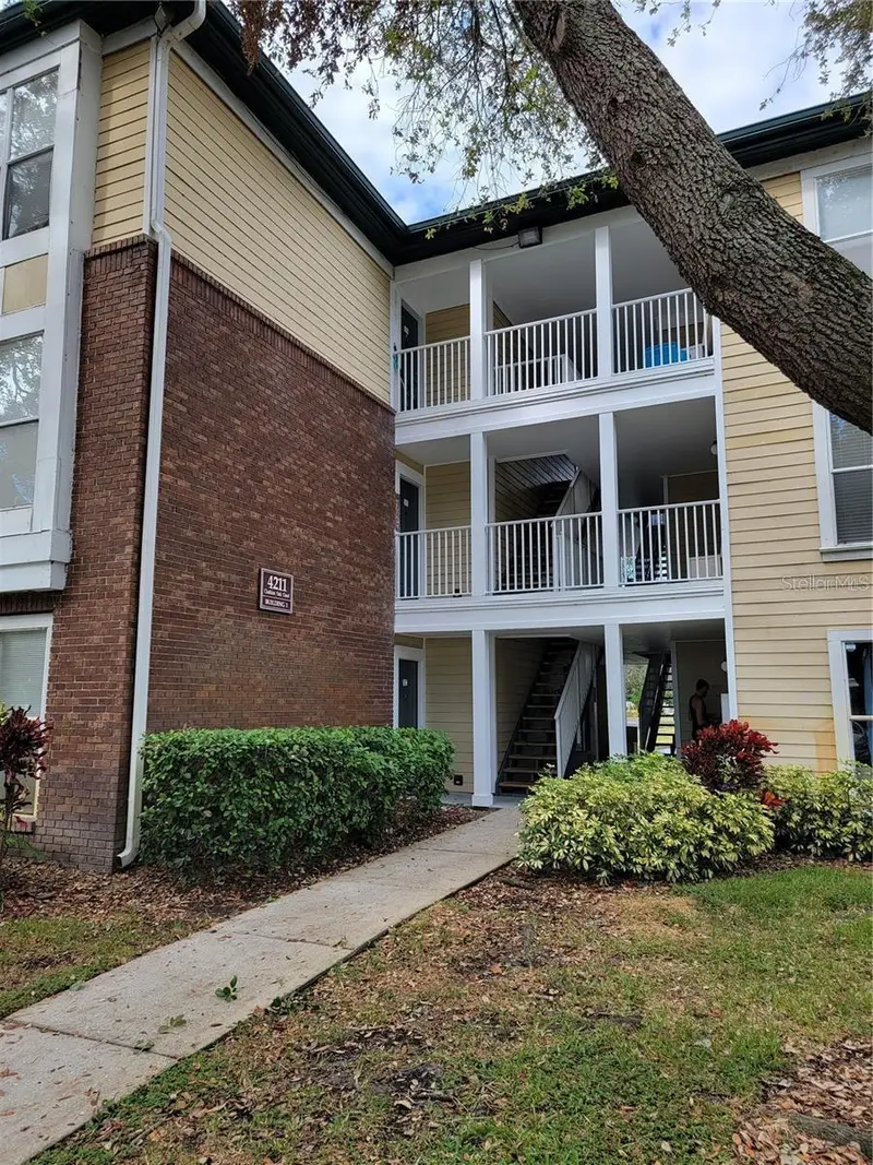 4211 Chatham Oak Court, FL
