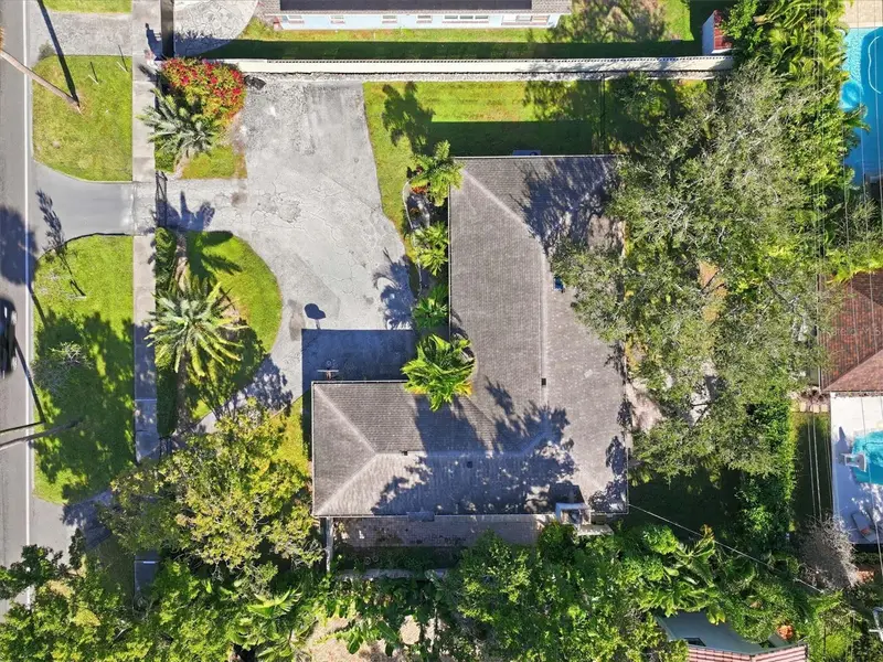 810 S West Shore Blvd, FL