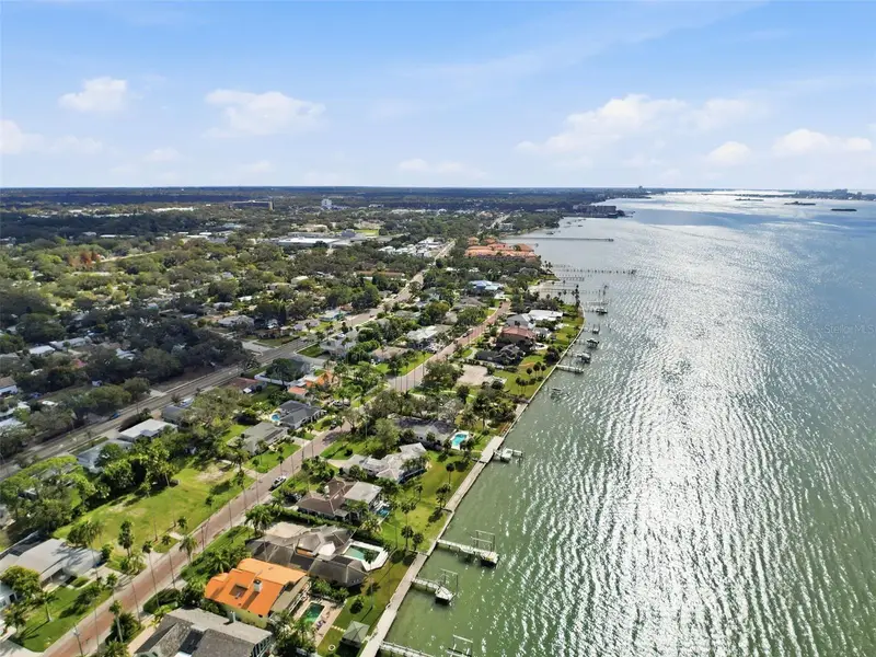 1600 Santa Barbara Dr, FL