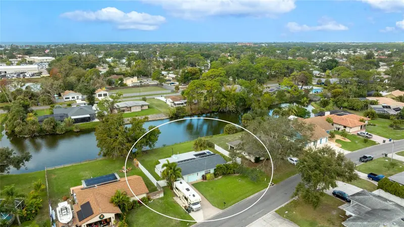 2165 Lakewood Dr, FL