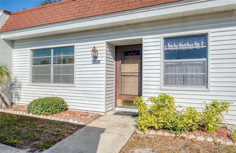 13811 Mission Oaks Blvd #E, FL