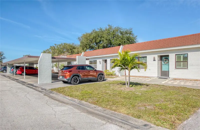13811 Mission Oaks Blvd #E, FL