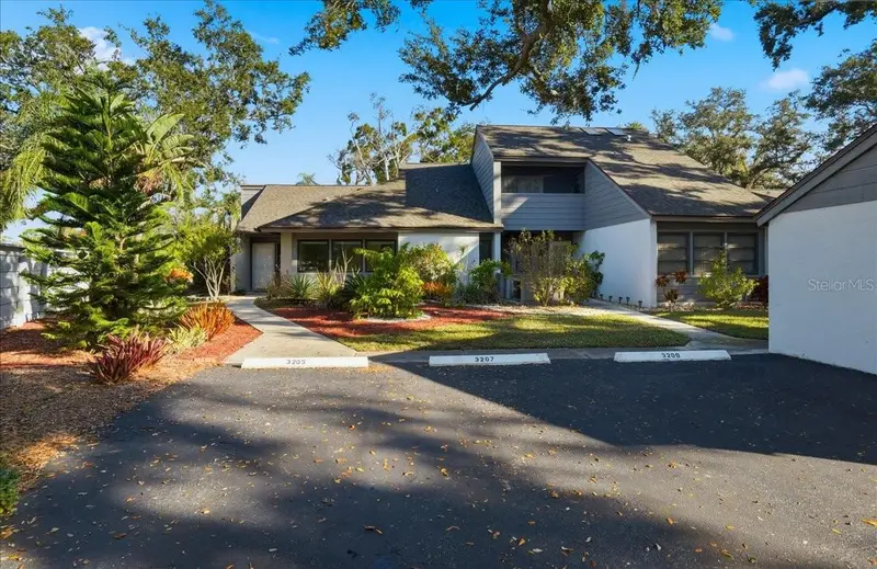 3205 Golden Eagle Ln, FL