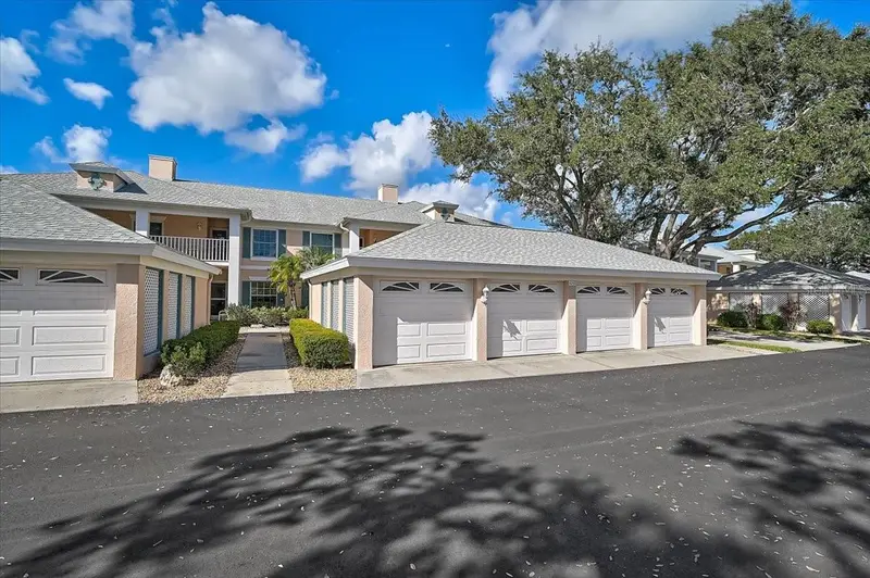 4219 Caddie Dr E #204, FL