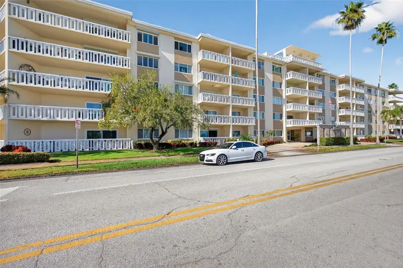 1200 N Shore Dr Ne #201 Furnished, FL