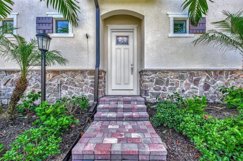 906 E Venice Ave, FL