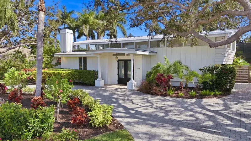 425 Partridge Cir, FL