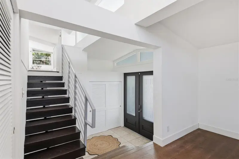 425 Partridge Cir, FL