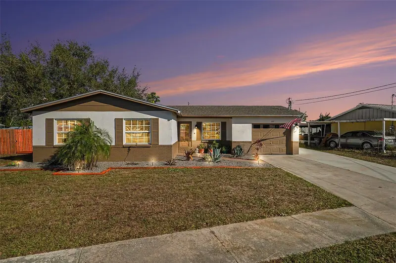 557 Flame Tree Dr, FL