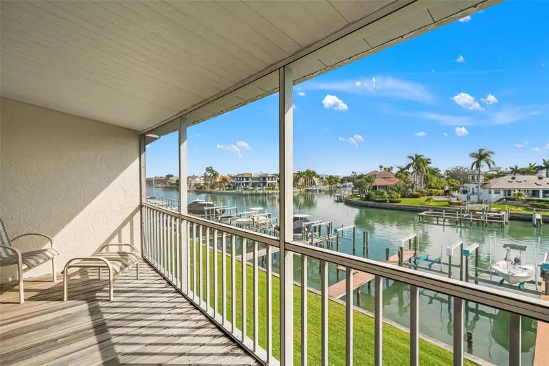 637 Pinellas Bayway S #111, FL