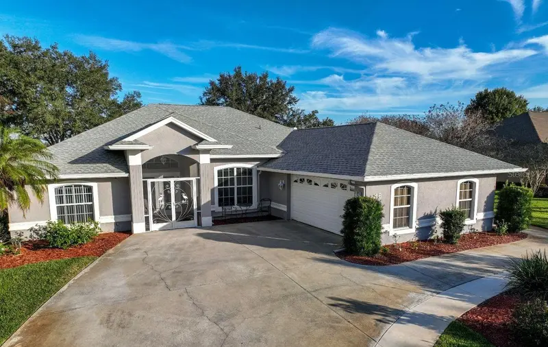 16 Meadowlake Cir S, FL