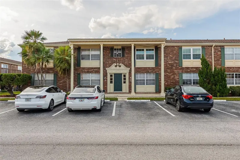 1920 E Edgewood Dr #L4, FL