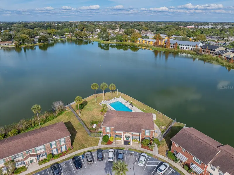 1920 E Edgewood Dr #L4, FL
