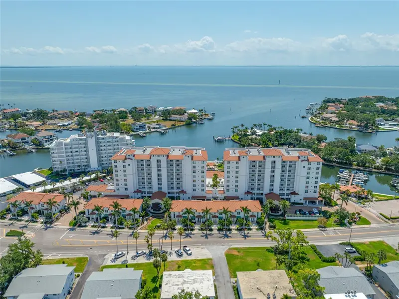 1325 Snell Isle Blvd Ne #810, FL