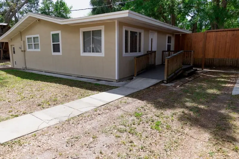 544 Farnum Dr, FL