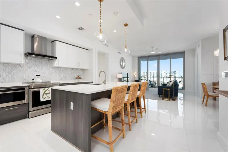 111 S Pineapple Ave #719, FL