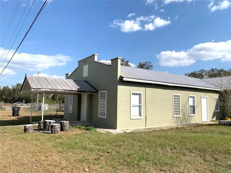 100 John St, FL