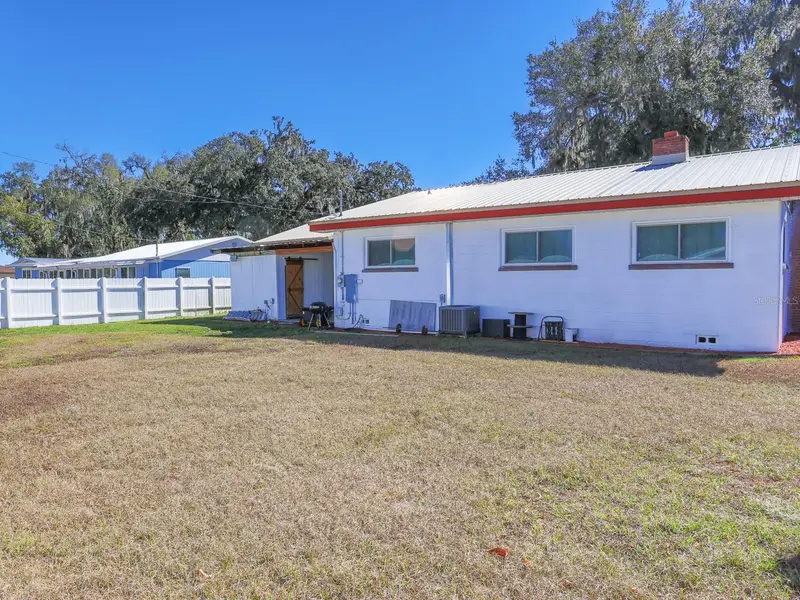 2140 E Main St, FL