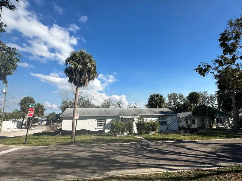 1811 2nd St, FL