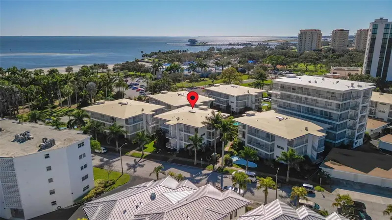 1036 North Shore Dr Ne #1, FL