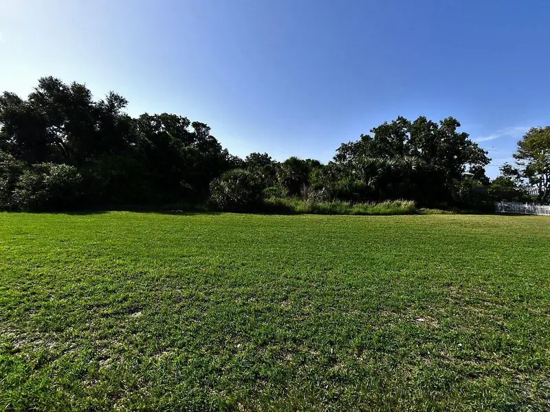 2099 S Tamiami Trl, FL