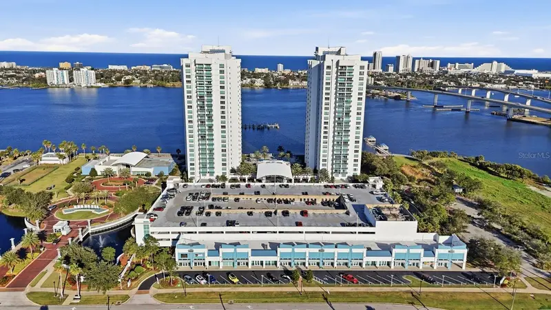 231 Riverside Dr #1702, FL