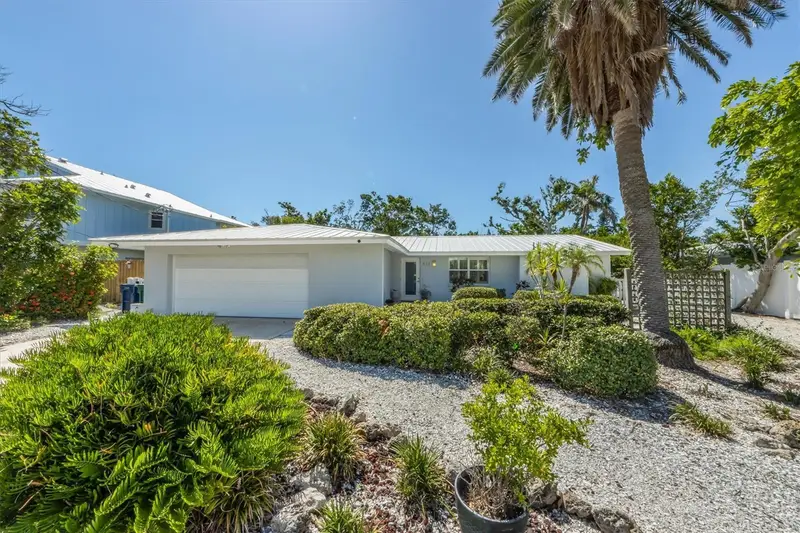 413 Poinsettia Rd, FL