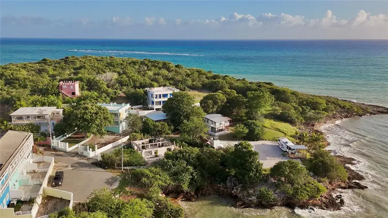 24 Calle Coral Playa Santa, PR