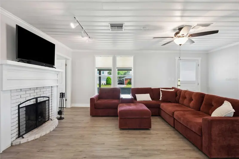 113 W Noble Ave, FL