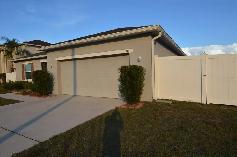937 Gila Pl, FL