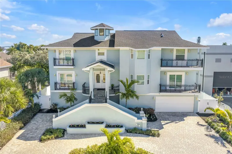 289 8th Ave N, FL