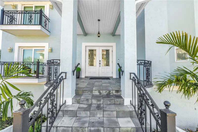 289 8th Ave N, FL