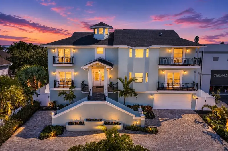 289 8th Ave N, FL
