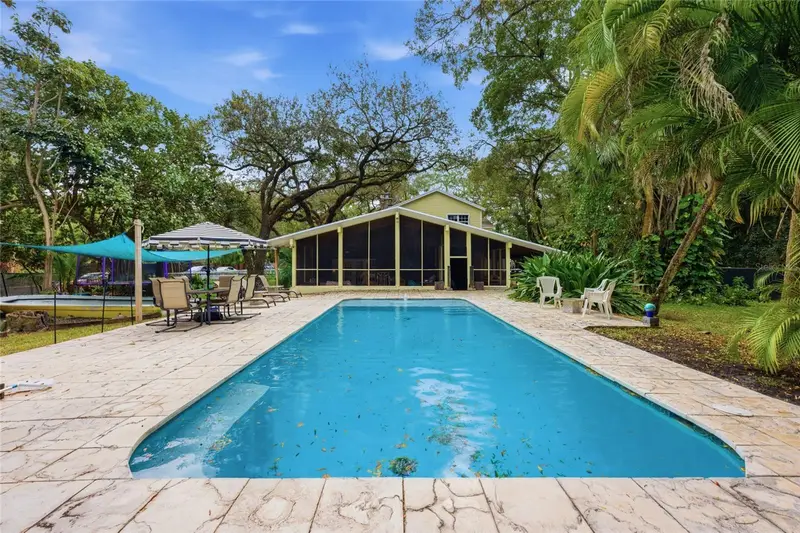 2221 Sw 28th Way, FL