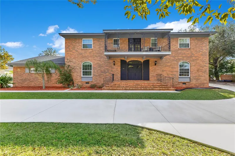 811 Fairlington Dr, FL
