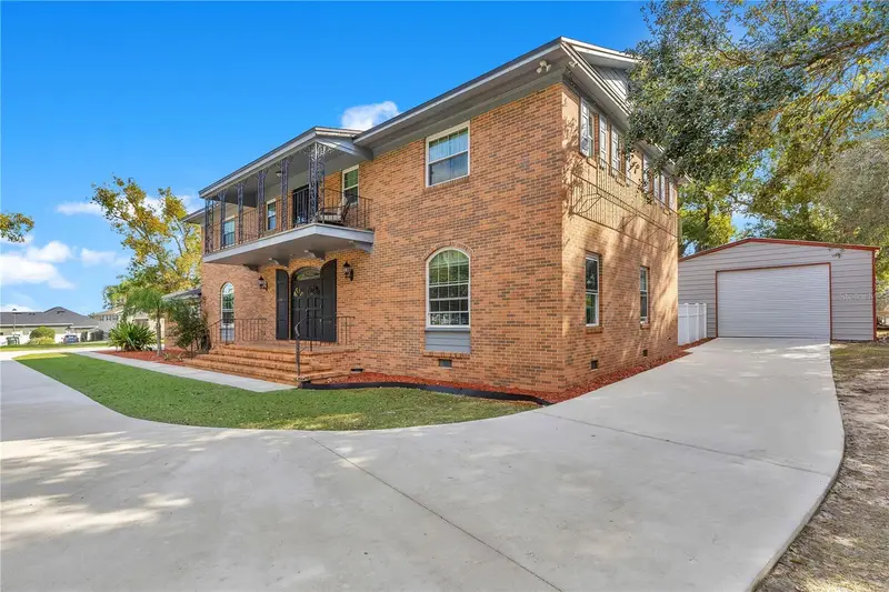 811 Fairlington Dr, FL