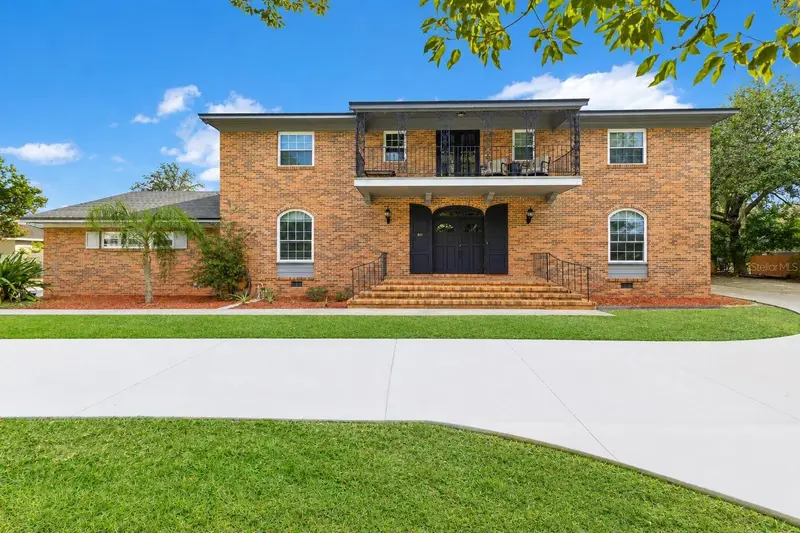 811 Fairlington Dr, FL