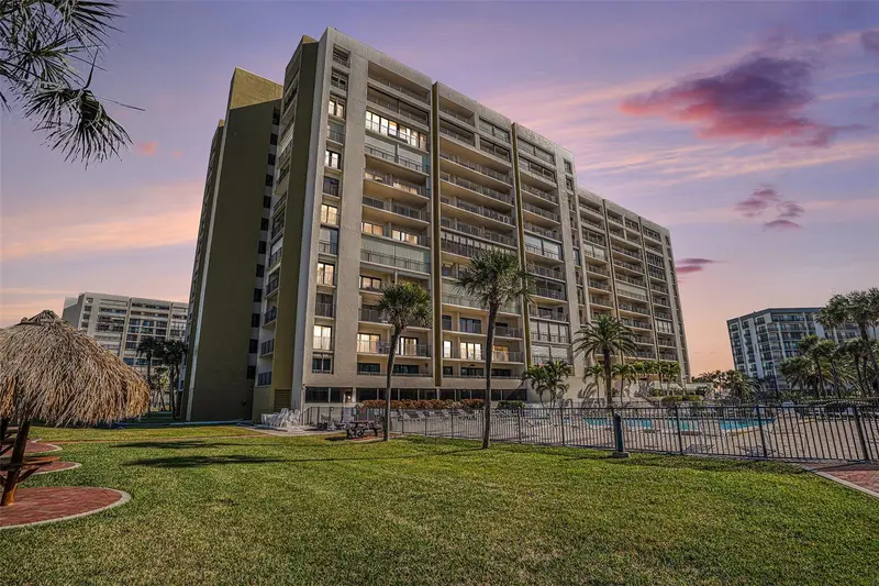 1480 Gulf Blvd #905, FL