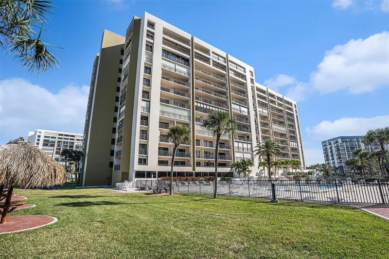 1480 Gulf Blvd #905, FL