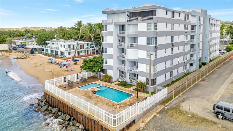 Costa Corcega Penthouse #6b, PR