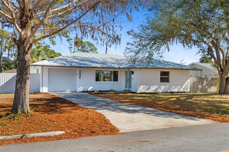 2506 Lakeshore Cir, FL