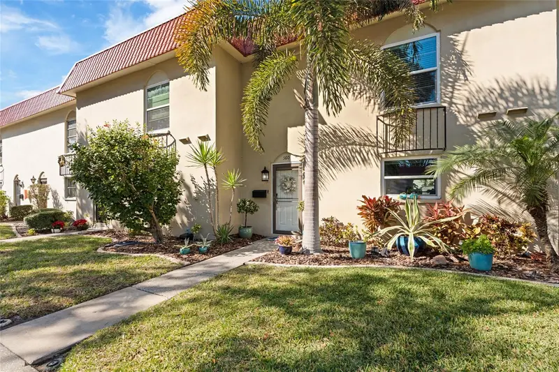 2700 Bayshore Blvd #560, FL