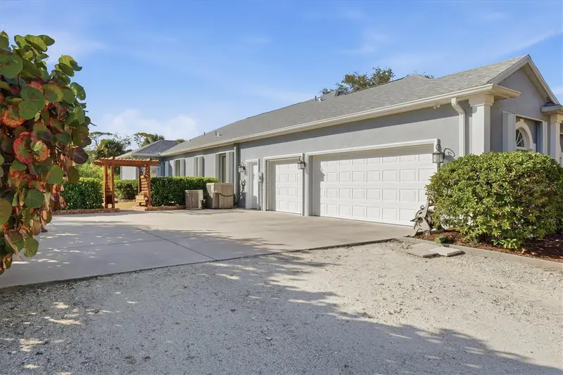 750 Harmony Ln, FL