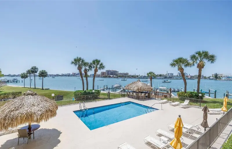 650 Island Way #106, FL