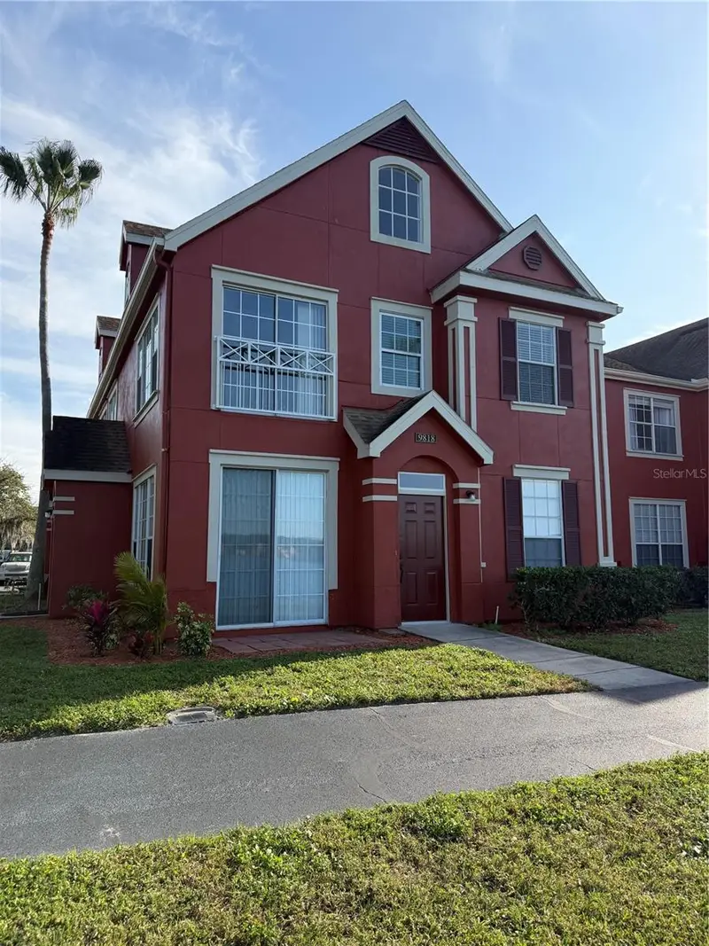 9818 Lake Chase Island Way #9818, FL