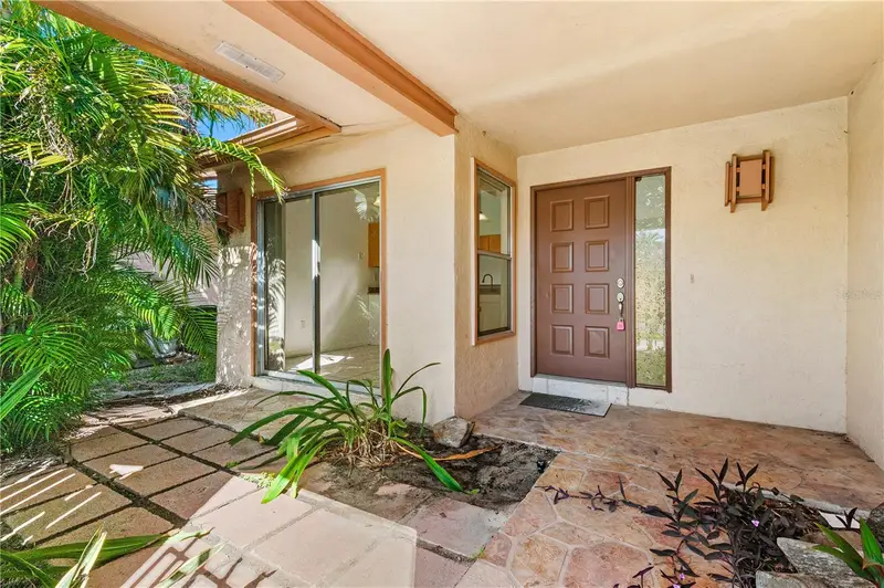 6479 Royal Woods Dr, FL